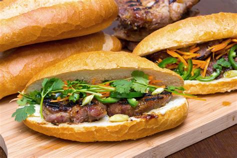  Bánh Mì Hủ Tàu: Thịt Nướng Xù Xị Kết Hợp Chanh Dừa Thơm Ngát!