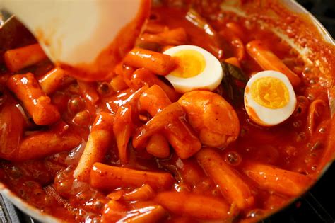  Ddeokbokki Cay, Ngọt Bỏng Miệng Và Rất Khó Để Chống Cự!