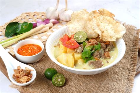  Soto Betawi: Một Món Súp Đậm đà Hương Vị Bò và Sữa Dừa Nổi Tiếng Từ Thủ Đô Jakarta!