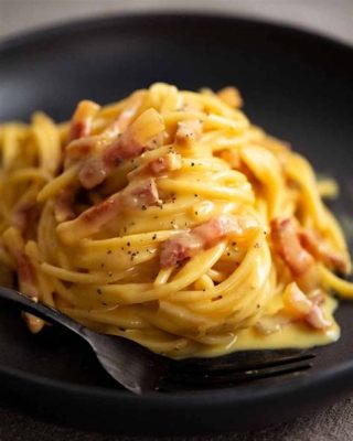  Spaghetti alla Carbonara - Một món ăn mang đậm hương vị béo ngậy của trứng và mặn mòi của thịt muối!