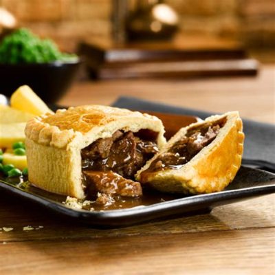  Steak and Ale Pie: Thưởng thức sự kết hợp hoàn hảo giữa thịt bò êm mềm và nước sốt bia đậm đà!